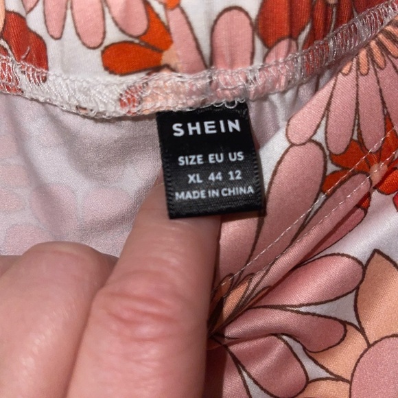 SHEIN Floral Patterned Flare Pants - Picture 3 of 8